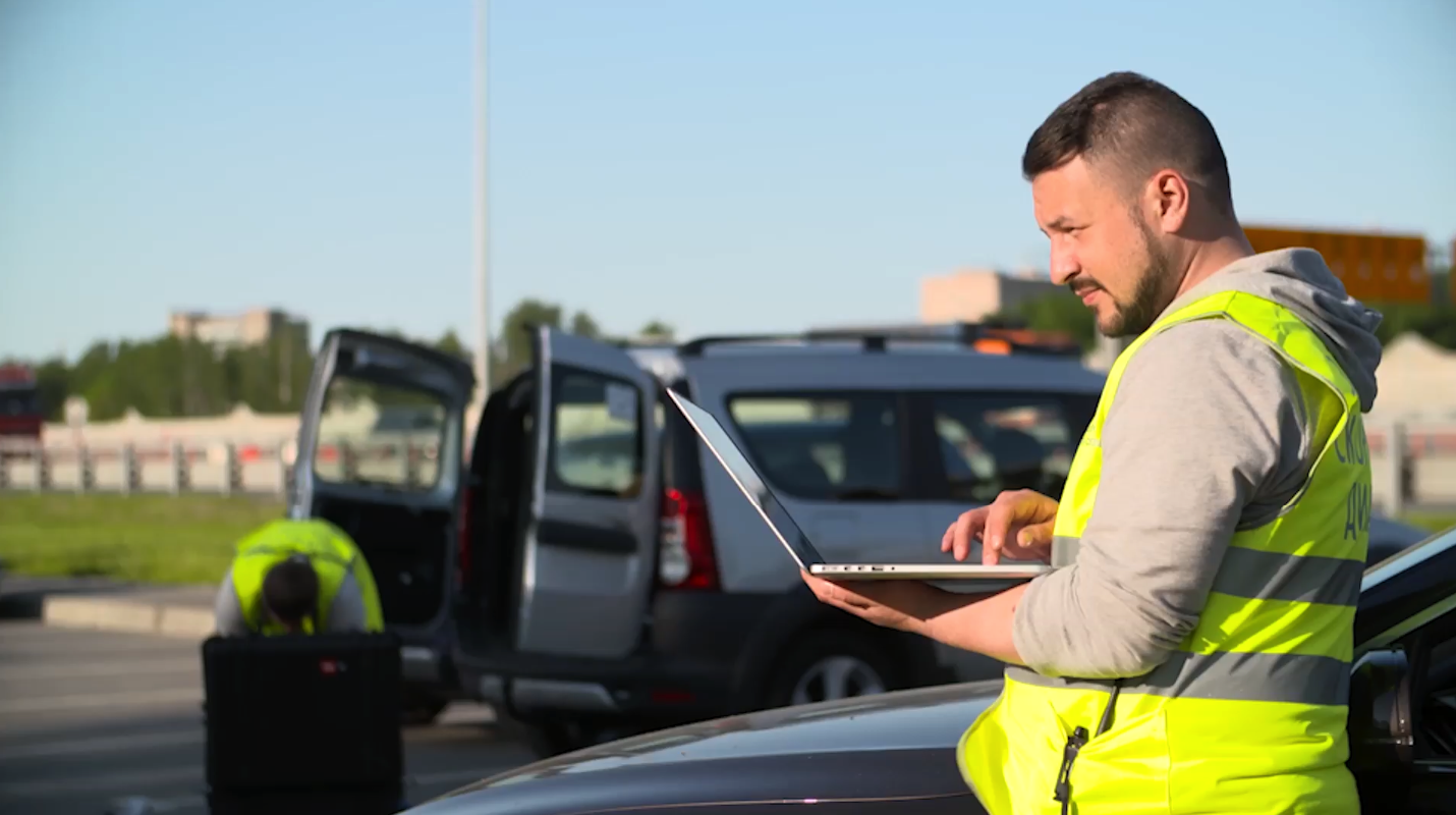 Roofing contractor holding a laptop, searching for SEO services of Elevation Marketing